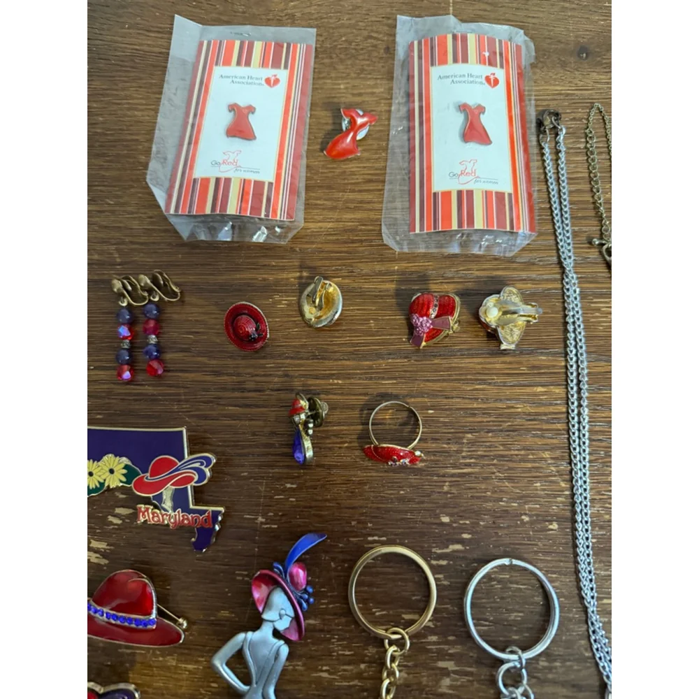 Red Hat Society Jewelry & Accessories Lot Pins Necklaces Keychains Earrings Go R - Picture 6 of 6